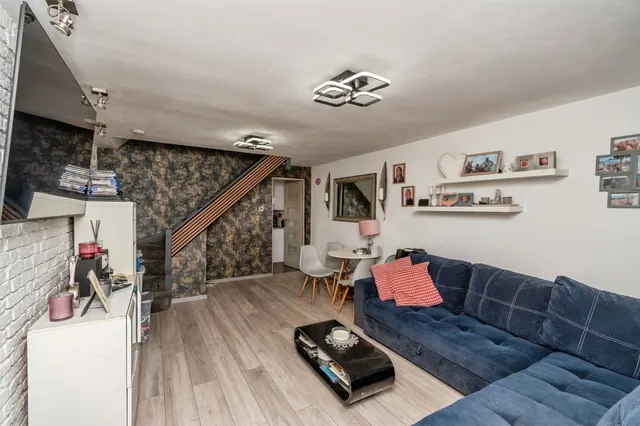Herberts Park Road, Wednesbury, WS10, photo 2