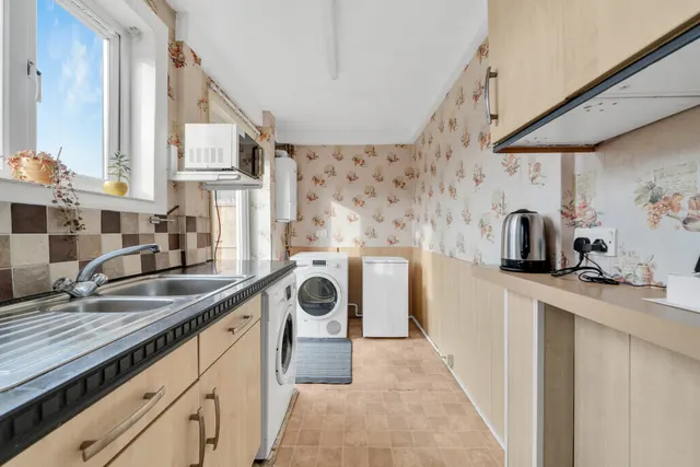 Photo 3 — Purneys Road, Eltham, SE9 6HU