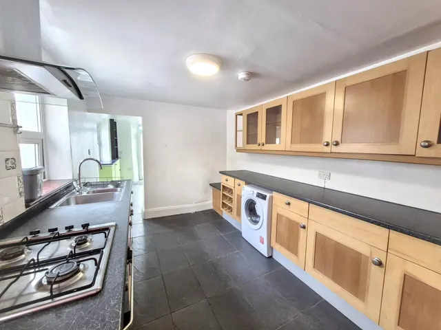 Clifton Crescent, Falmouth, TR11, photo 2