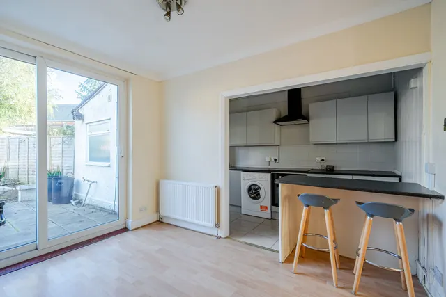 Keble Street, London, SW17, photo 3