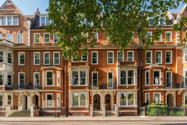 Ormonde Gate, Chelsea, London, photo 1