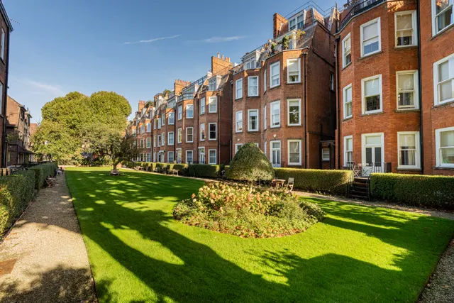 Photo 2 — Ormonde Gate, Chelsea, London