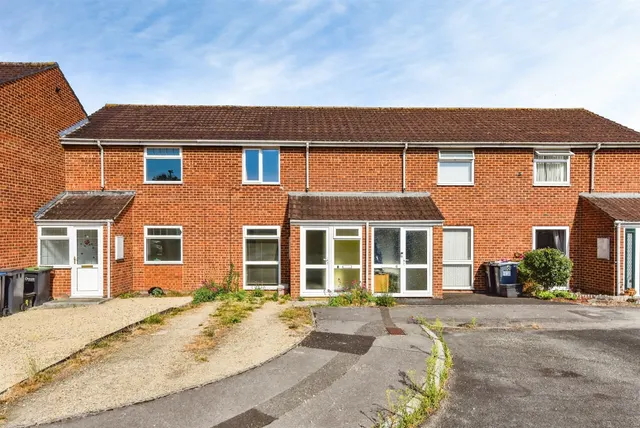 Heather Close, Westbury, photo 1