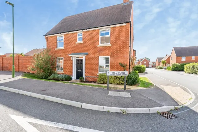 Hill Road, Westhampnett, PO18, photo 1