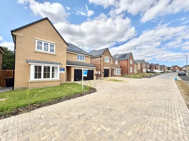 Juniper Close, Chilton, DL17, photo 1