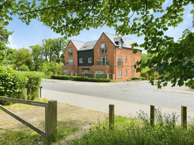 Brunswick Road, Deepcut, Camberley, Surrey, GU16 6FE, photo 1