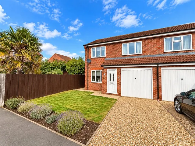 Cypress Close, Sleaford, NG34, photo 1