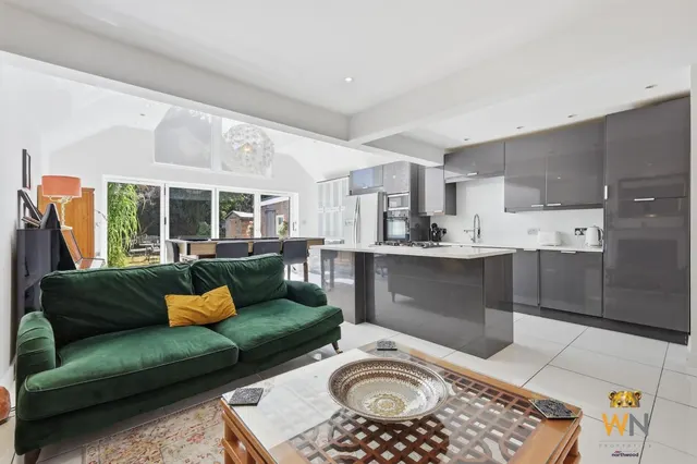 St. Marys Avenue, Shenfield, CM15, photo 3
