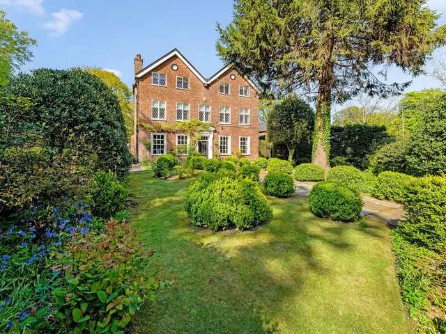 Church Road, Astley, M29, photo 1