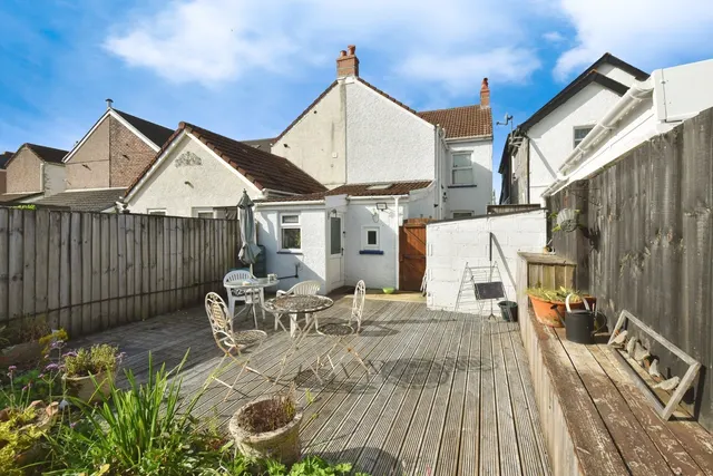 College Street, Ammanford, SA18, photo 1