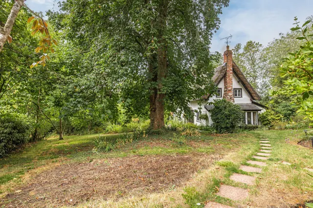 Grade II Listed Property in Wethering, photo 1