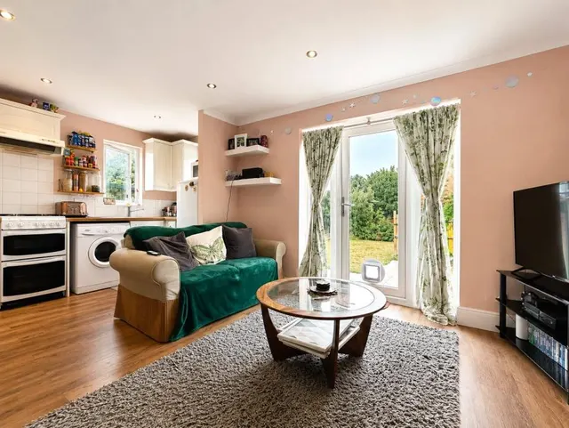 Derrick Close, Calcot, RG31, photo 2