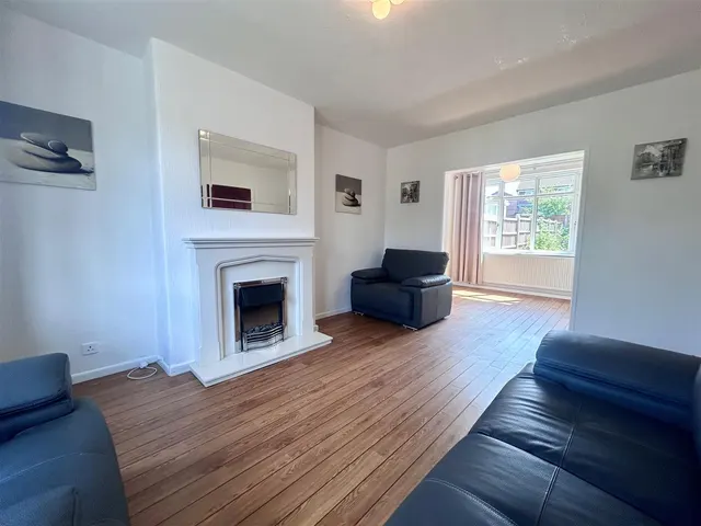 Queensway, Heald Green, photo 3