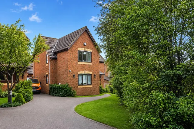 Rosecomb Place, Shenley Brook End, photo 1