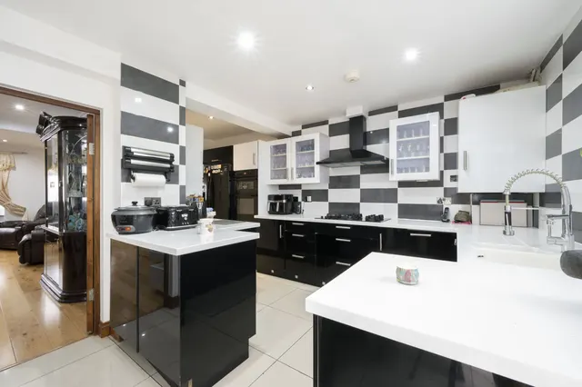 The Crescent, New Malden, KT3, photo 2