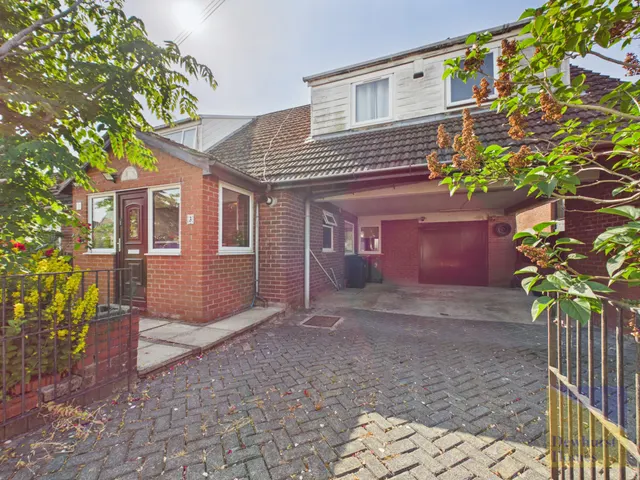 Photo 2 — Worthing Road, Ingol, Lancashire, PR2 3UQ