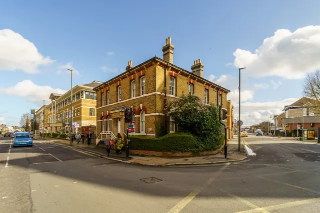 London Road, photo 1
