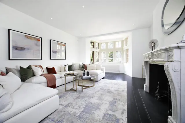 London, SW1X, photo 1