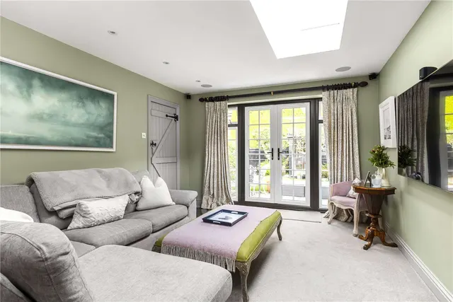 Photo 2 — Petworth Road, Chiddingfold, Godalming, Surrey, GU8 4UW
