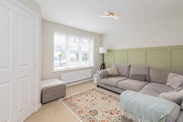 Irthlingborough Road North, Wellingborough, photo 2