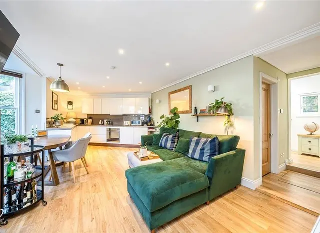 St. Stephens Terrace, South Lambeth, SW8, photo 1