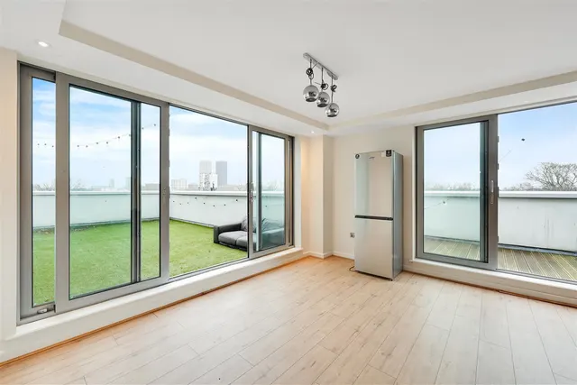 Hermit Road, Canning Town, E16, photo 2