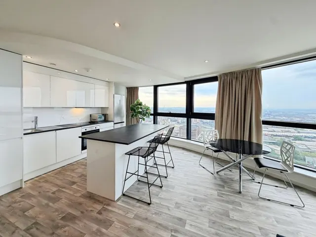 Photo 3 — Penthouse, Bridgewater Place
