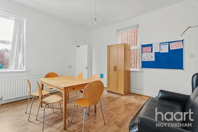 Gregory Boulevard, Hyson Green, NG7, photo 3