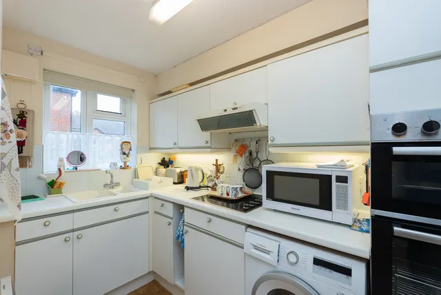 Milton Court Lane, Dorking, RH4, photo 3