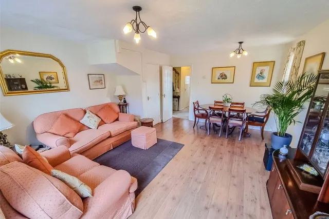 Photo 3 — Shackleton Close, Ash Vale, Guildford, Surrey, GU12 5SB