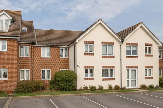 Shrubbs Drive, Buckingham Court, PO22, photo 1
