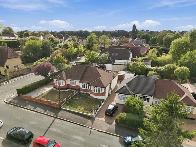 Walden Way, Hornchurch, RM11, photo 1