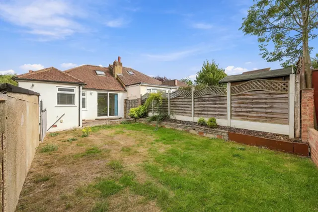 Walden Way, Hornchurch, RM11, photo 3