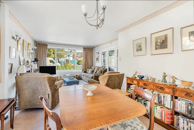 Northcroft Gardens, Englefield Green, TW20, photo 3