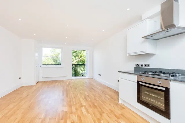Flat 2, 23a Westow Hill, London, photo 1