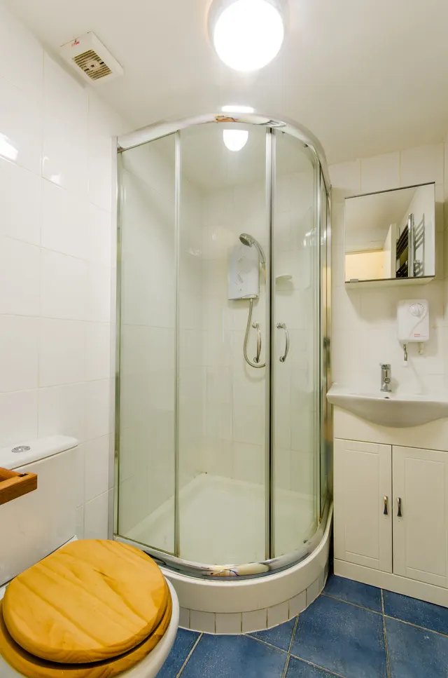 Photo 3 — Flat 14, 13 Adamson Road, London