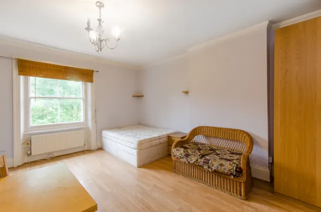 Photo 2 — Flat 14, 13 Adamson Road, London