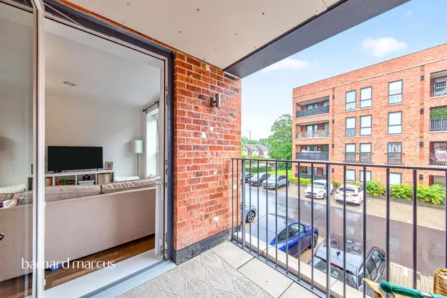 Oakleigh Road North, London, N20, photo 3