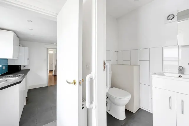 Photo 3 — 22 Primrose Road, London, E10 5ED