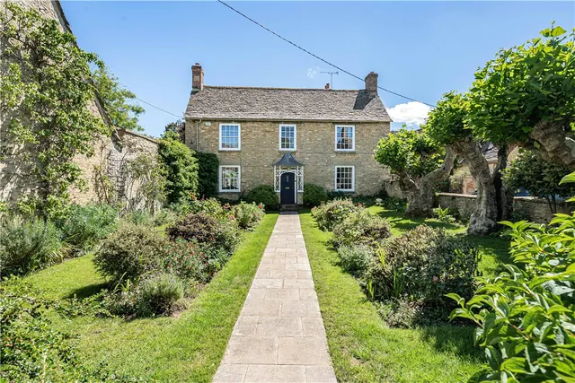 High Street, Bampton, OX18, photo 1