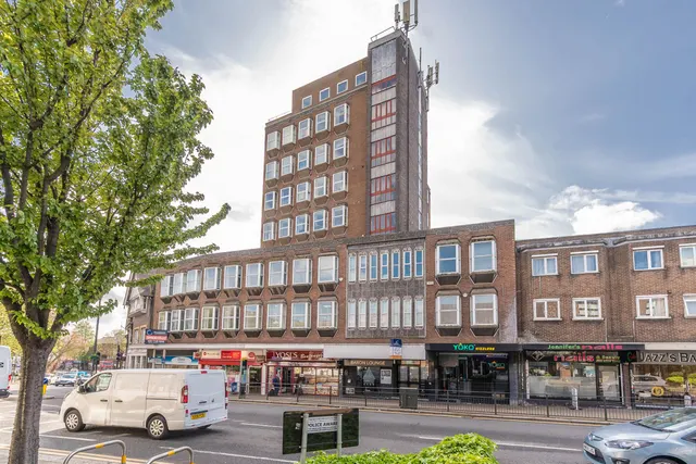 Photo 3 — 8 Stanmore Towers, Church Road