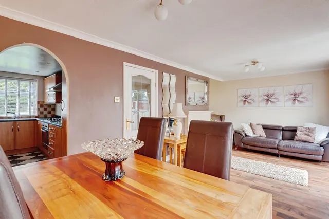 Wellington Gate, Hale Village, L24, photo 3