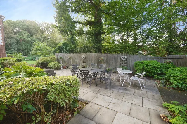 Junction Road, Warley, CM14, photo 1