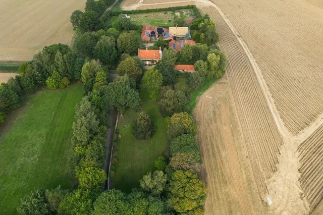 Period Home with a 1.2-Acre Plot, photo 3