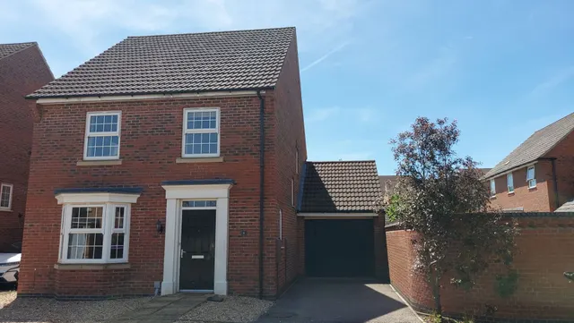 Huntingdon Place, Bourne, PE10, photo 1
