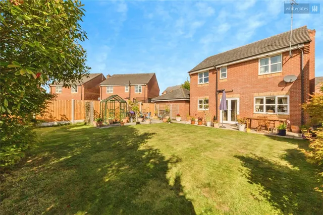 Salisbury Close, Crewe, CW2, photo 2