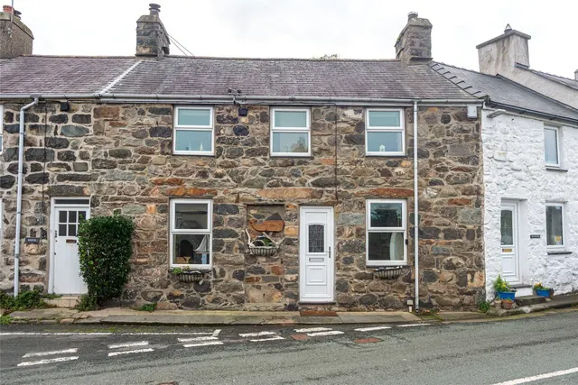 Clynnogfawr, Caernarfon, LL54, photo 1