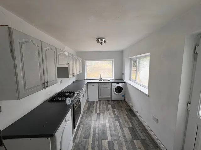 Vicarage Road, Swansea, SA6, photo 3