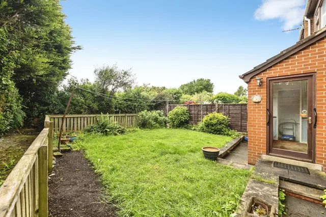 Photo 2 — Hembrigg Gardens, Morley, Leeds
