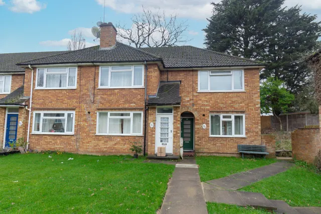 Heronsgate, Edgware, HA8, photo 1